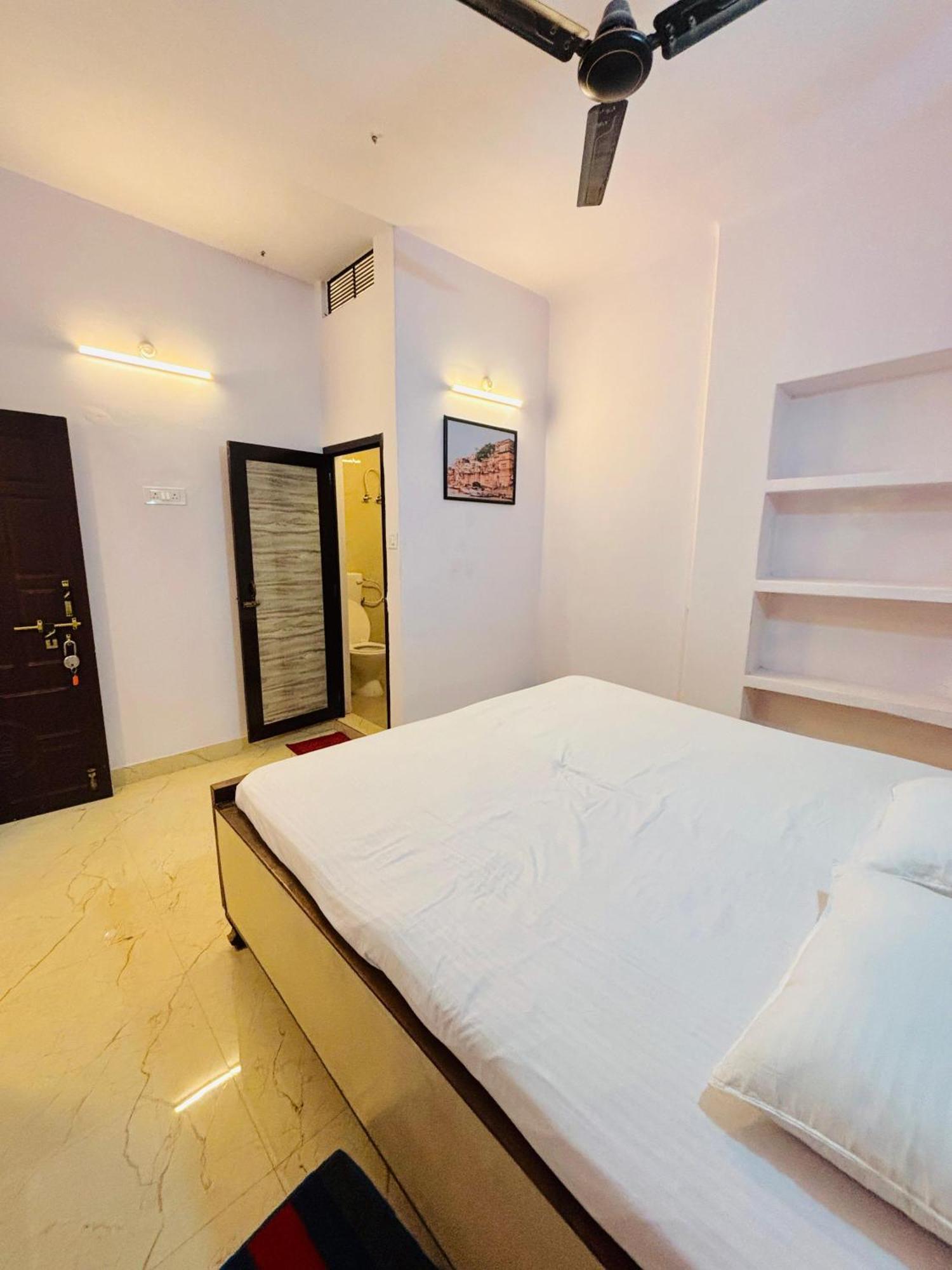Amrit Ganga Homestay Approx 1,5 Km Away From Kashi Viswanath Near Rathyatra Ropeway Station - Varanasi — Photos 3